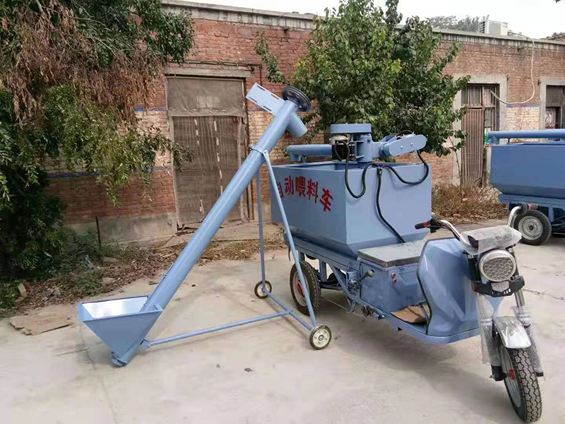 电动喂料车