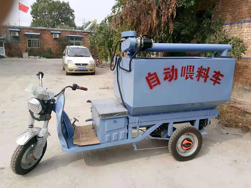 电动喂料车