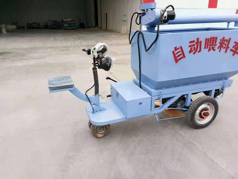 电动喂料车